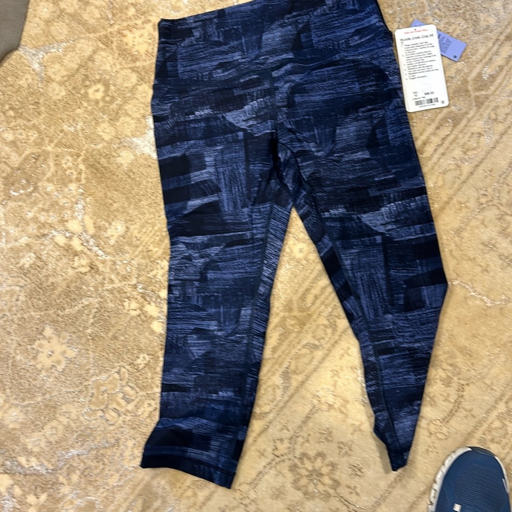 Lululemon wonder under crop leggings